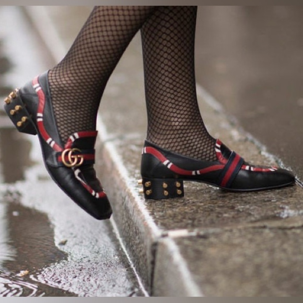 Gucci Yoko gold studded snake embellished loafers. Size 38. - Picture 2 of 12